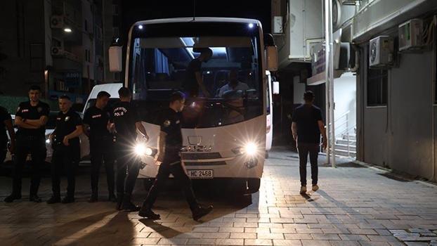 Seferihisar Belediye Başkanı Yetişkin'in de aralarında bulunduğu 20 şüpheli adliyeye sevk edildi