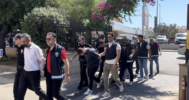 Muğla merkezli 4 ilde gözaltına alınan 18 göçmen kaçakçılığı şüphelisi adliyede