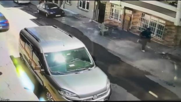 Küçükçekmece'de kurye kılığında husumetlisine kurşun yağdıran şüpheli kaçarken otogarda yakalandı