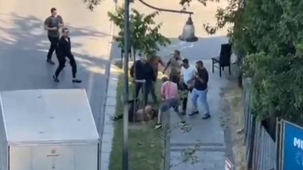 Bahçeşehir ve Zeytinburnu'nda tekmeli yumruklu kavga kamerada