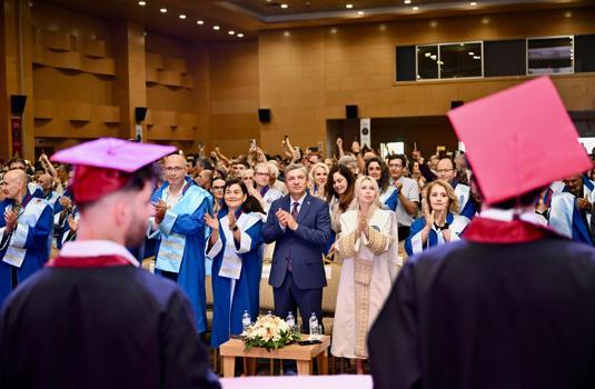 Akdeniz Üniversitesi Tıp Fakültesi’nde mezuniyet heyecanı