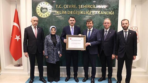 Bakan Kurum’a Kütahya’dan hemşehrilik beratı