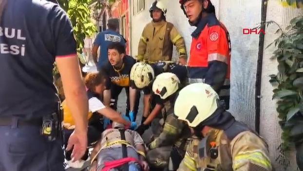 Kadıköy'de yıkımı yapılan binada kısmi çökme; mahsur kalan işçiler kurtarıldı
