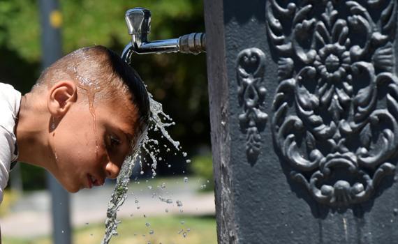 Antalya’da hava sıcaklığı 38 derece oldu, sahillerde yoğunluk yaşandı / Ek fotoğraflar