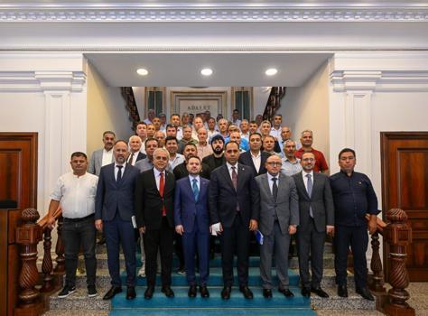 Bakan Gürlek, Erdemli Belediye Başkanı Kara ve muhtarları kabul etti