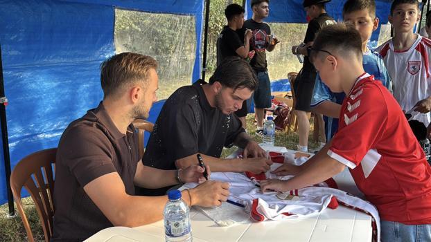 Taraftarların düzenlediği Samsunspor’un yıl dönümü kutlamasına futbolcular katıldı
