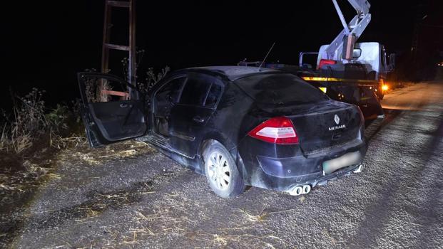 Elektrik direğine çarpan otomobilin alkollü sürücüsü ağır yaralandı