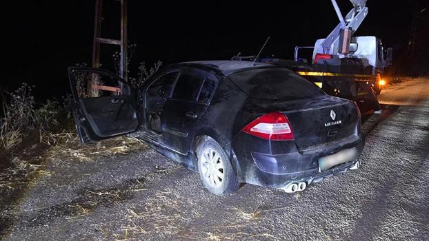 Elektrik direğine çarpan otomobilin alkollü sürücüsü ağır yaralandı