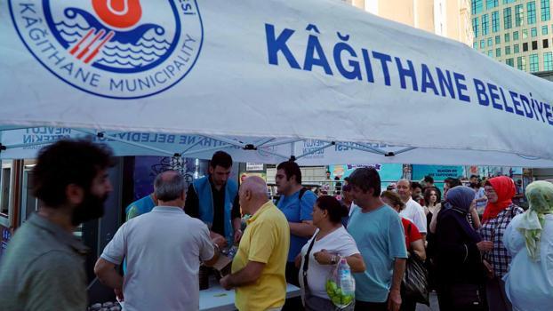 Kağıthane’de binlerce kişiye aşure dağıtıldı