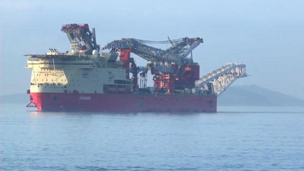 Boru döşeme gemisi 'JSD6000' İstanbul Boğazı'ndan geçiyor -1