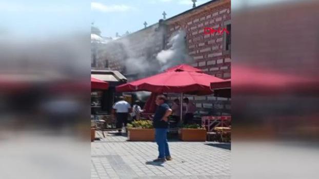 Mısır Çarşısı'nda yangın