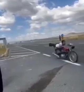 Motosikletleriyle akrobatik hareket yapan 4 sürücüye, 300 bin TL ceza