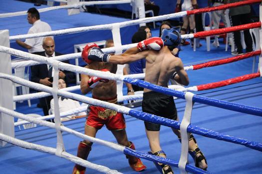 Kick Boks Milli Takım seçmelerinde kadın sporcu ringde fenalaştı