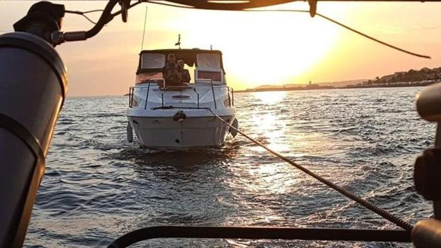 Beylikdüzü açıklarında makine arızası yapan tekne kurtarıldı