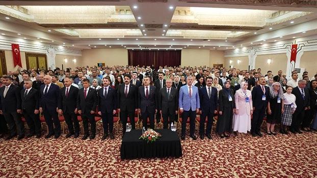 Bakan Tekin yurt dışında görevlendirilecek öğretmenlerle bir araya geldi