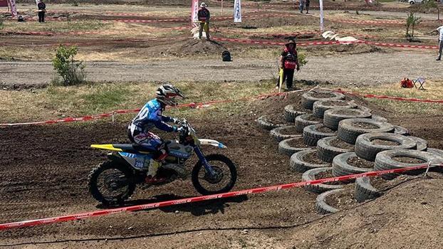 Ağrı’da sporcular piste çıktı