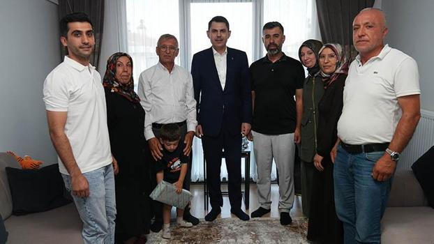 Bakan Kurum’dan depremzede Yusuf ve dedesine ziyaret