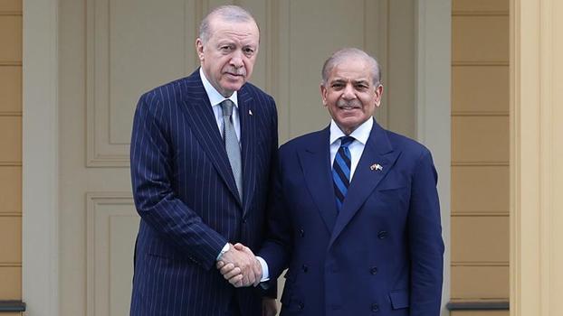 Cumhurbaşkanı Erdoğan, Pakistan Başbakanı Şahbaz Şerif ile görüştü
