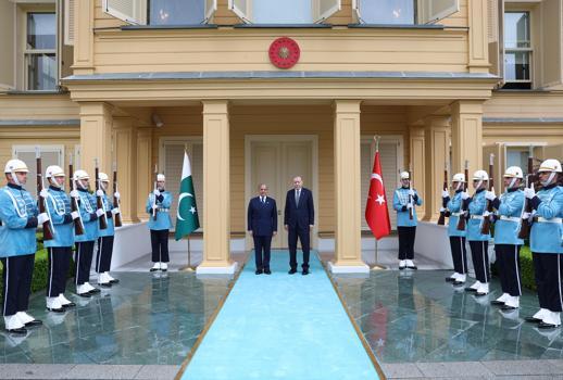 Cumhurbaşkanı Erdoğan, Pakistan Başbakanı Şahbaz Şerif ile görüştü