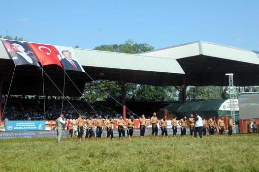 Kırkpınar Yağlı Güreşleri’nde çeyrek finale kalan pehlivanlar belli oldu