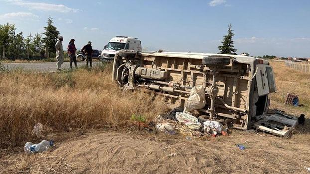 Tarım işçilerini taşıyan minibüs devrildi: 17 yaralı