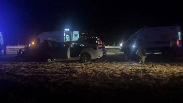 Tokat'ta iki otomobil çarpıştı; 1'i ağır 9 yaralı