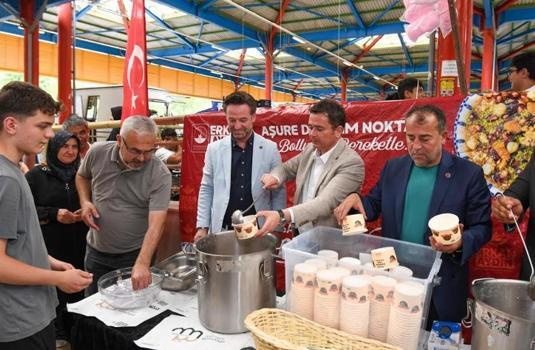 Osmangazi Belediye Başkanı Aydın, vatandaşlara aşure ikram etti