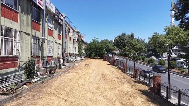 Başakşehir'de otopark için ağaçlar kesildi iddiası