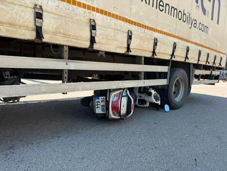 Çarpıştığı kamyonetin altında kalan motosikletli kazadan 7 gün sonra öldü