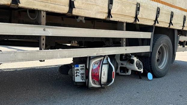Çarpıştığı kamyonetin altında kalan motosikletli kazadan 7 gün sonra öldü