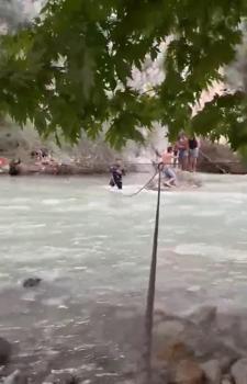 Derede mahsur kalan 7 kişi kurtarıldı