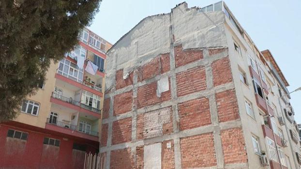 Güngören’de 'riskli' raporu verilen binanın mührünü kırıp içeri girdiler: Yıkılabilir