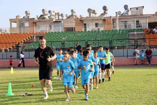 Toroslar’da futbol okulu kapılarını açtı