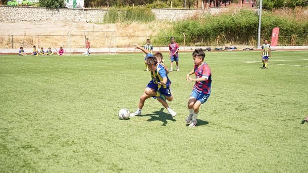 Sındırgı'da depremin ardından çocuklar 'futbol turnuvası' ile moral buldu