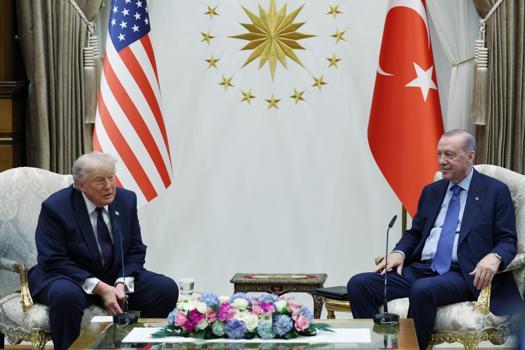 ABD Başkanı Trump: Ambargoları ve müeyyideleri kaldırıyoruz
