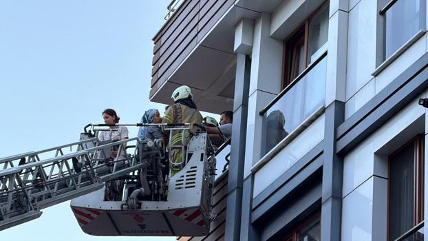 Kağıthane’de 5 katlı binada yangın: 4 kişi dumandan etkilendi