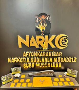 Sokak satıcılarına operasyona 2 tutuklama