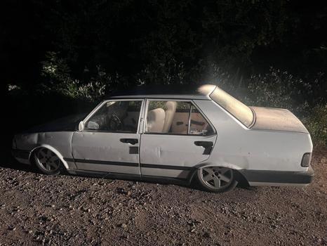 Park halindeki otomobili çalan 3 şüpheli, güvenlik kamerası görüntüleri izlenerek yakalandı