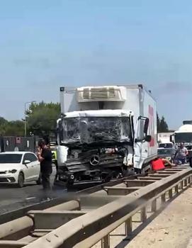 Çorlu’da iki kamyon çarpıştı; sürücüler yaralı