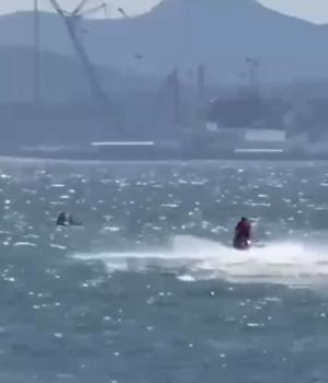 Rüzgarla açığa sürüklenen SUP'taki anne ve kızı cankurtaranlar kurtardı