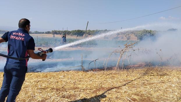 Reyhanlı'da anız yangını söndürüldü
