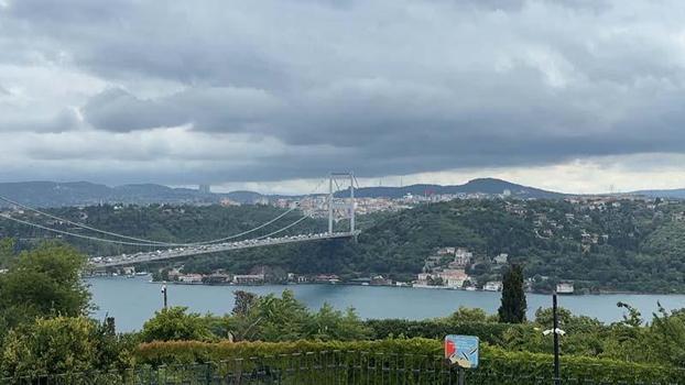 İstanbul gökyüzünü kara bulutlar kapladı