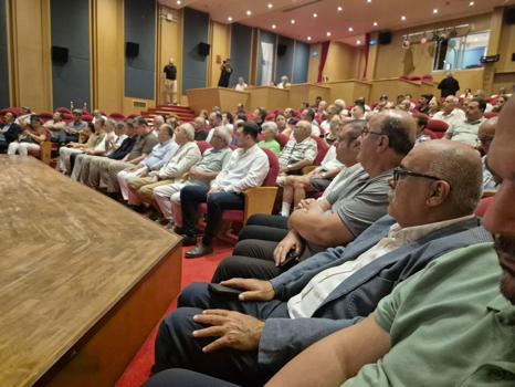 Antalya Kent Konseyi'nde Semanur Kurt güven tazeledi