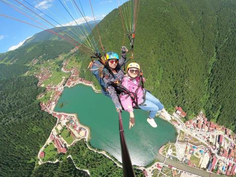 Trabzon'da Uzungöl semalarında yamaç paraşütü heyecanı