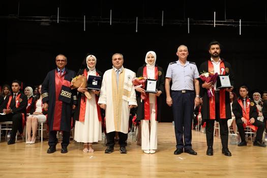 ERÜ Tıp Fakültesi 52’nci dönem mezunlarını verdi