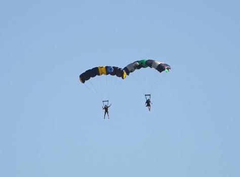 Erzincan'da sporcuların wingsuit e base jump atlayışı nefes kesti