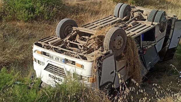Tarım iÅŸçilerini taşıyan minibüs devrildi: 6’sı çocuk, 16 yaralı