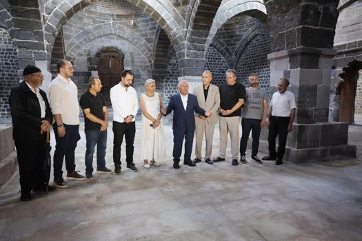 Başkan Büyükkılıç’tan, restorasyonu tamamlanan 5 asırlık bedestende inceleme