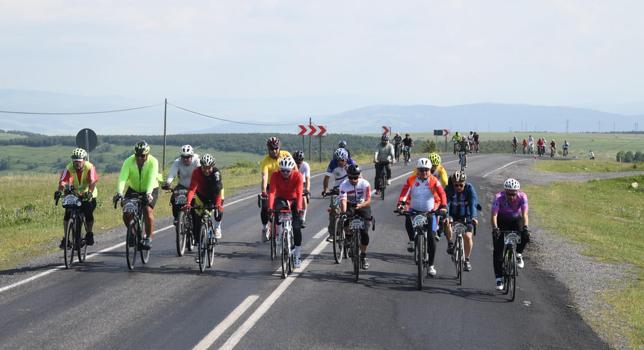 Ardahan'da Bisiklet Festivali’nde bin kişi pedal çevirdi