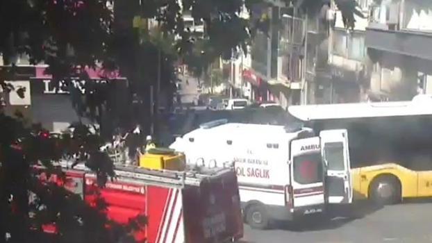 Fatih'te İETT otobüsü ambulansa çarptı